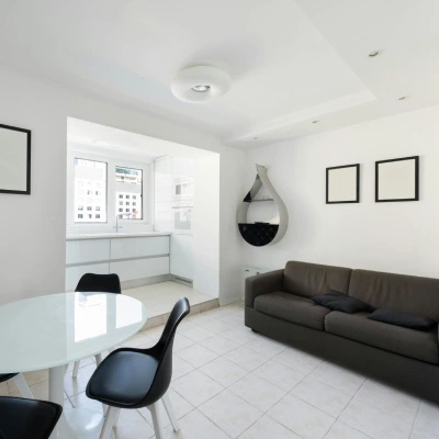 reforma parcial de salon de vivienda en canido